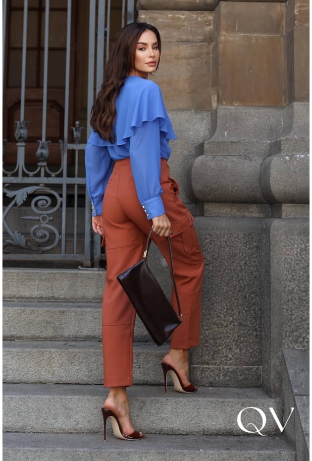 CALÇA EM ALFAIATARIA BOLSOS CARGO MARROM - LUZIA FAZZOLLI CALÇA EM ALFAIATARIA BOLSOS CARGO MARROM - LUZIA FAZZOLLI