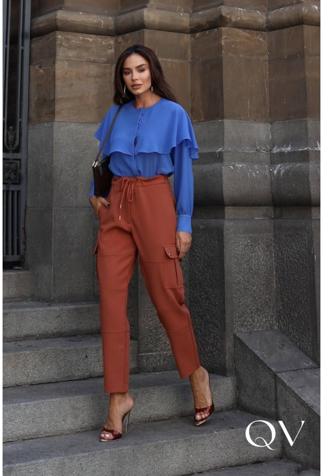 CALÇA EM ALFAIATARIA BOLSOS CARGO MARROM - LUZIA FAZZOLLI CALÇA EM ALFAIATARIA BOLSOS CARGO MARROM - LUZIA FAZZOLLI