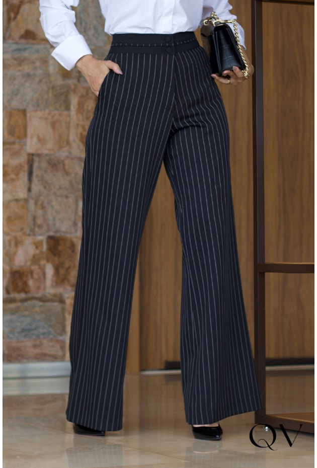 Calça Em Alfaiataria Risca De Giz Preto Luzia Fazzolli QVestido