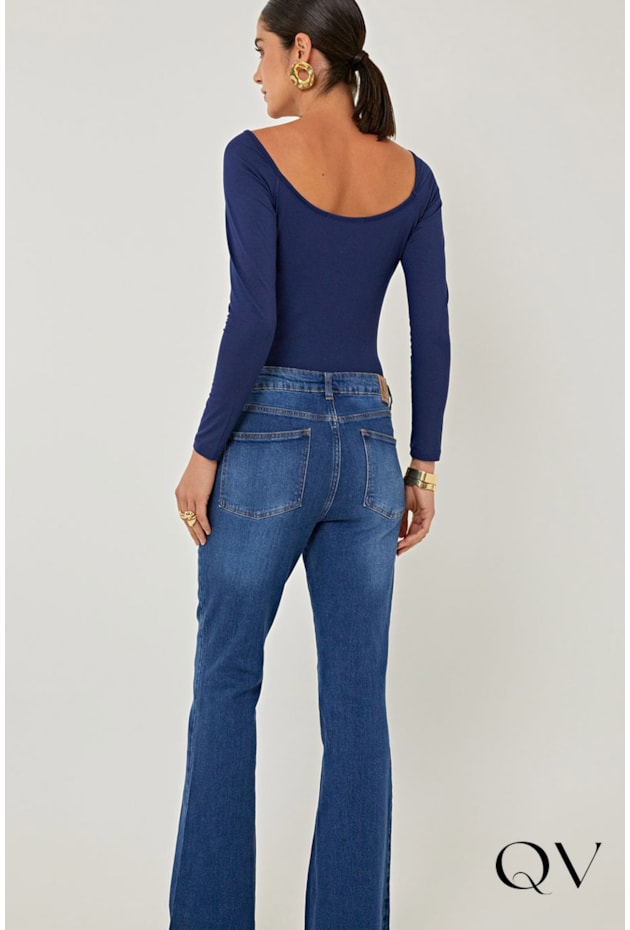 CALÇA FLARE EM JEANS - LINDA DE MORRER