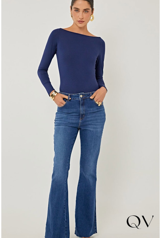 CALÇA FLARE EM JEANS - LINDA DE MORRER