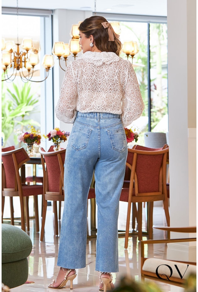 CALÇA JEANS COM DETALHE BROCHE - LUZIA FAZZOLLI CALÇA JEANS COM DETALHE BROCHE - LUZIA FAZZOLLI