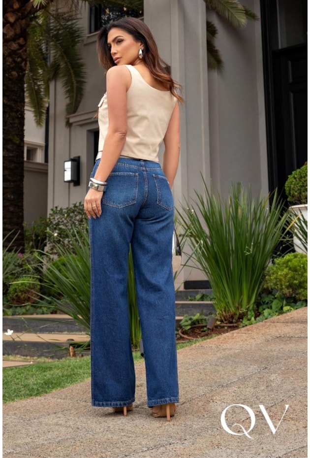 CALÇA RETA COM PREGAS EM JEANS AZUL - LUZIA FAZZOLLI