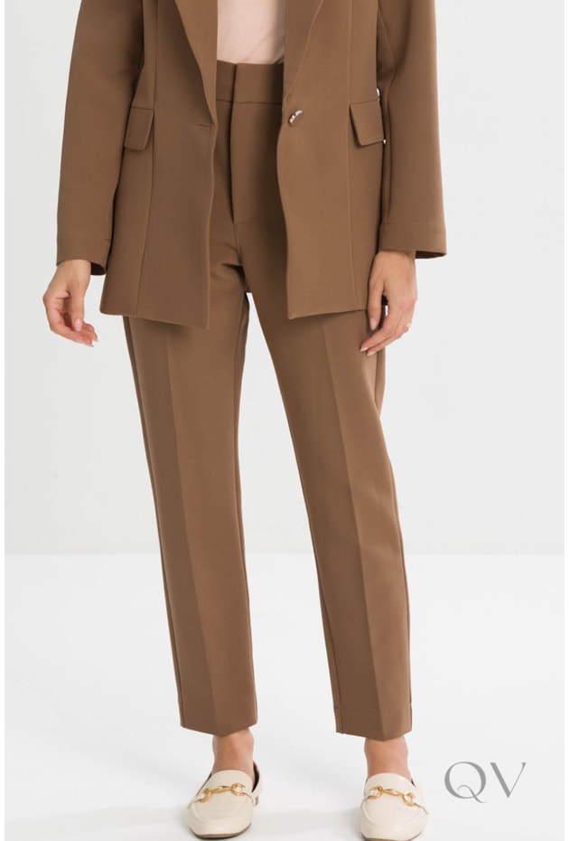 CALÇA RETA EM ALFAIATARIA MARROM TOFFE - TLIC RIO