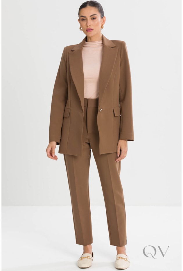 CALÇA RETA EM ALFAIATARIA MARROM TOFFE - TLIC RIO