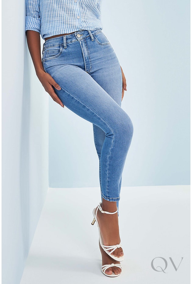 CALÇA SKINNY CINTURA ALTA EM JEANS COM ELASTANO JEANS CLARO - DOCE TRAMA CALÇA SKINNY CINTURA ALTA EM JEANS COM ELASTANO JEANS CLARO - DOCE TRAMA
