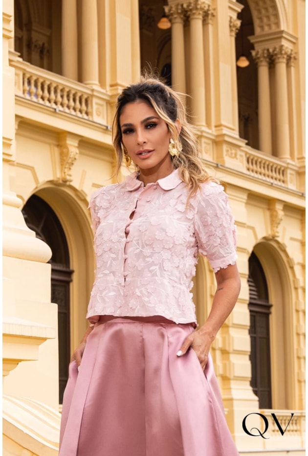 CAMISA CHIFFON APLICAÇÃO FLORAL ROSÊ - LUZIA FAZZOLLI CAMISA CHIFFON APLICAÇÃO FLORAL ROSÊ - LUZIA FAZZOLLI