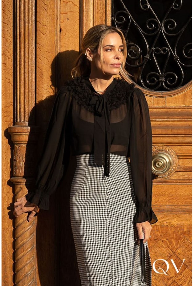 CAMISA CHIFFON COM FRU FRU PRETO - LUZIA FAZZOLLI CAMISA CHIFFON COM FRU FRU PRETO - LUZIA FAZZOLLI