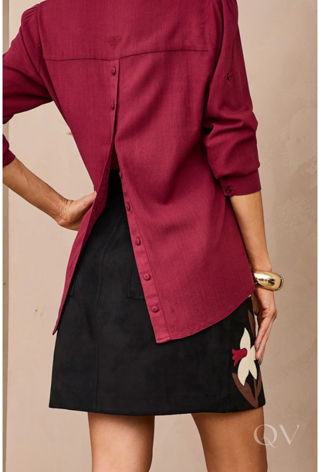 CAMISA COM ABOTOAMENTO NAS COSTAS EM VISCOSE BORDÔ - ARTSY