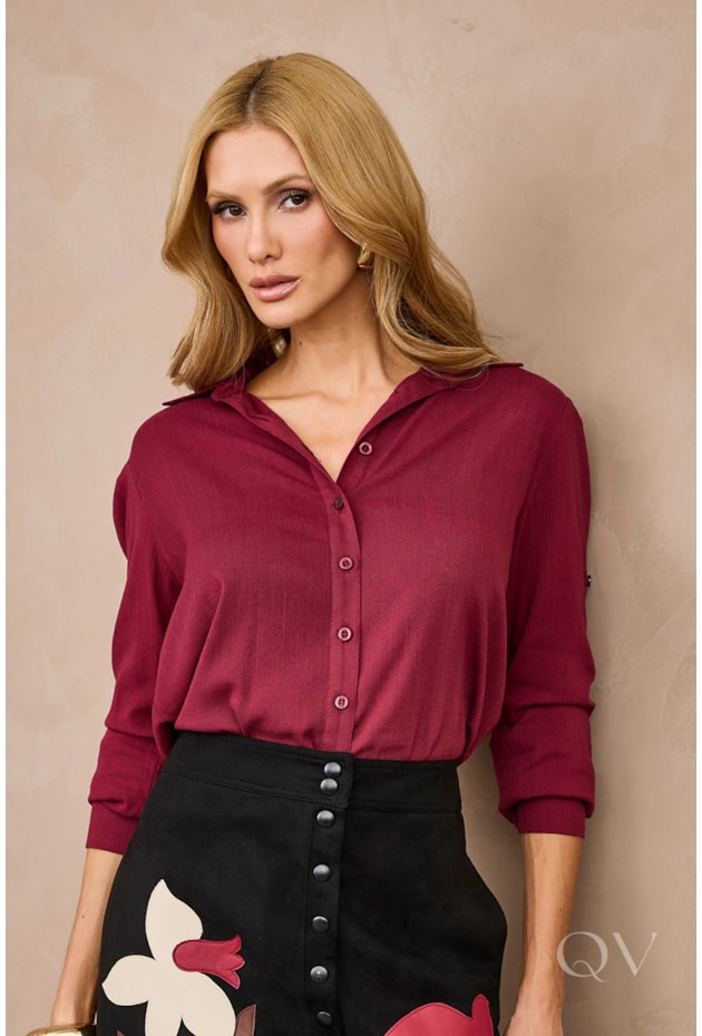 CAMISA COM ABOTOAMENTO NAS COSTAS EM VISCOSE BORDÔ - ARTSY