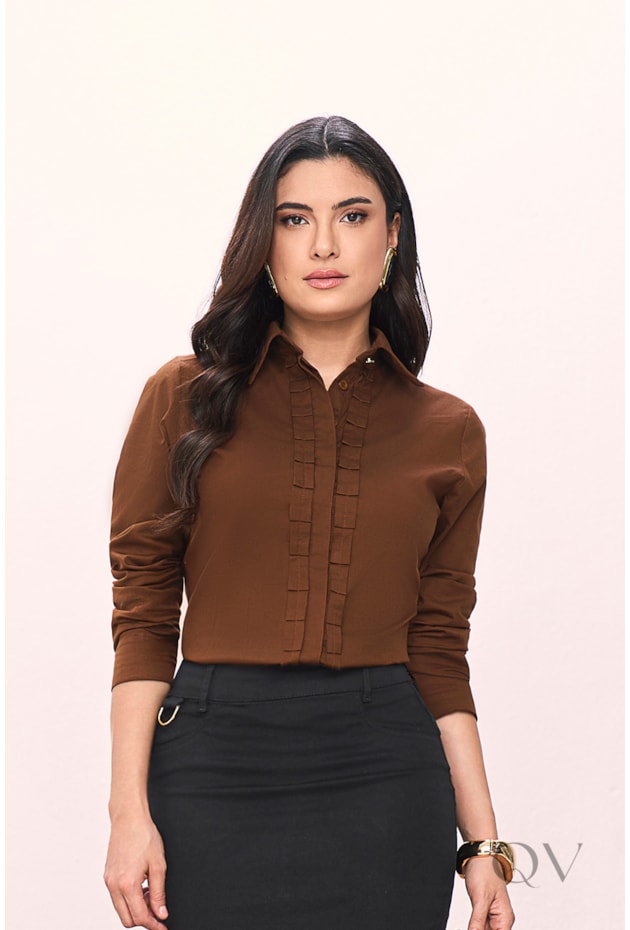 CAMISA COM DETALHE DE PREGAS EM TRICOLINE MARROM - TITANIUM JEANS