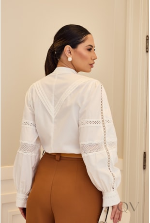 CAMISA COM ENTREMEIOS EM TRICOLINE OFF WHITE - LUZIA FAZZOLLI