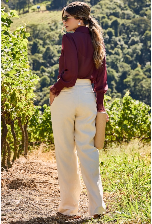 CAMISA COM RENDA CHANTILLY EM CHIFFON UVA - LUZIA FAZZOLLI