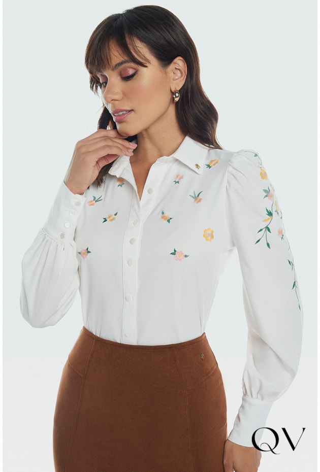 CAMISA CREPE COM BORDADO FLORAL OFF WHITE - VIA TOLENTINO CAMISA CREPE COM BORDADO FLORAL OFF WHITE - VIA TOLENTINO
