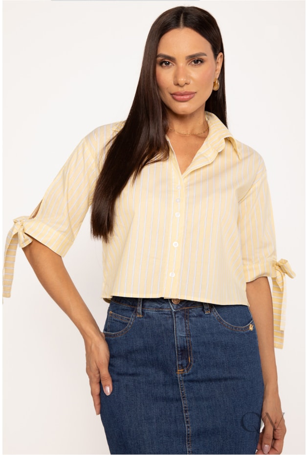 CAMISA CROPPED COM MANGA LAÇO EM TRICOLINE LISTRADA AMARELA - LEKAZIS