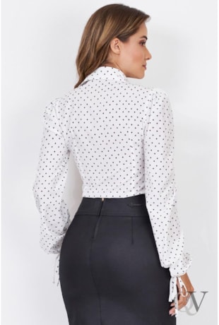 CAMISA DECOTE V MANGA LONGA DE POÁ P&B - VIA TOLENTINO