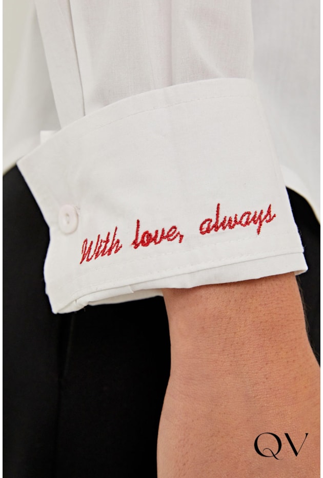 CAMISA EM TRICOLINE BORDADO PUNHO OFF - LINDA DE MORRER CAMISA EM TRICOLINE BORDADO PUNHO OFF - LINDA DE MORRER