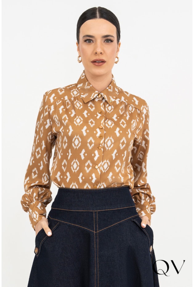 CAMISA TWILL COM ESTAMPA ORGÂNICA OCRE - VIA TOLENTINO