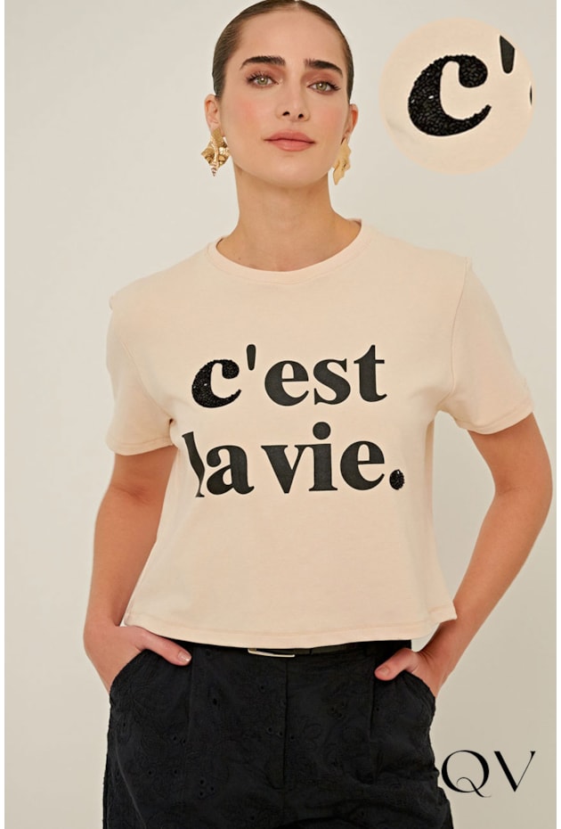 CAMISETA EM MALHA COM SILK BORDADO CRU - LINDA DE MORRER CAMISETA EM MALHA COM SILK BORDADO CRU - LINDA DE MORRER