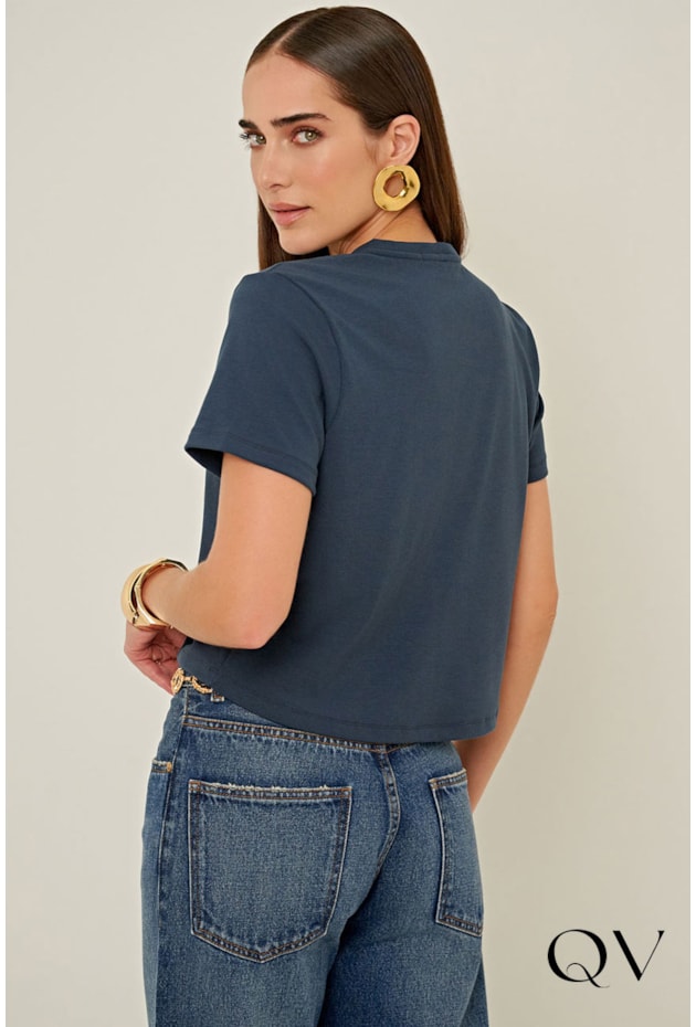 CAMISETA EM MALHA COM SILK BORDADO MARINHO - LINDA DE MORRER