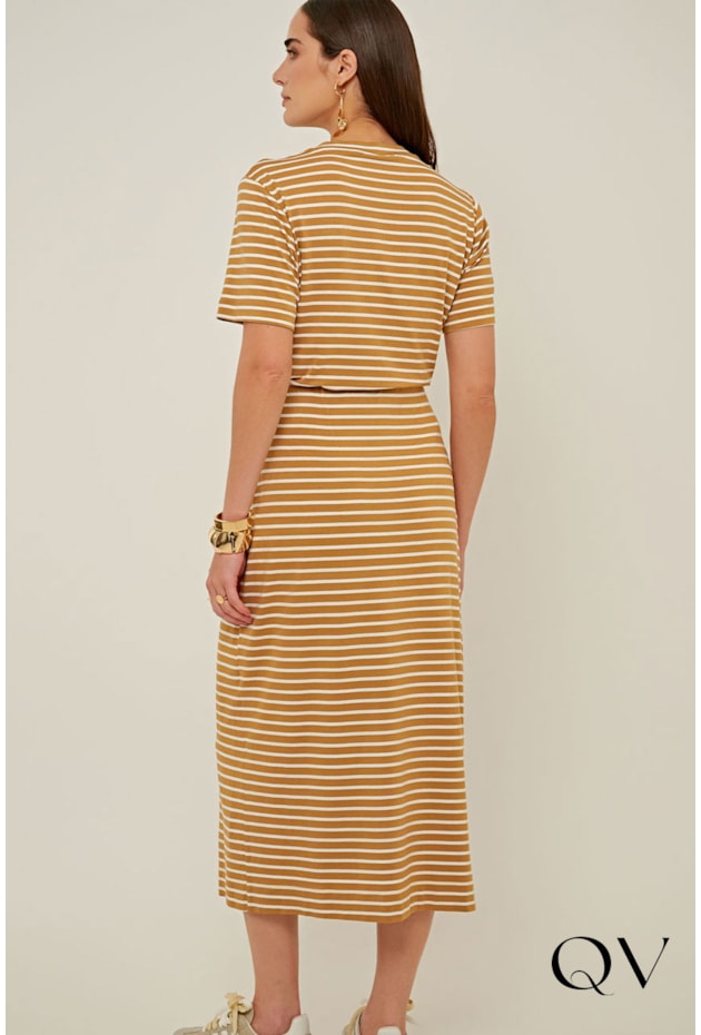 CAMISETA EM MALHA DE VISCOSE LISTRADA NOZES - LINDA DE MORRER CAMISETA EM MALHA DE VISCOSE LISTRADA NOZES - LINDA DE MORRER