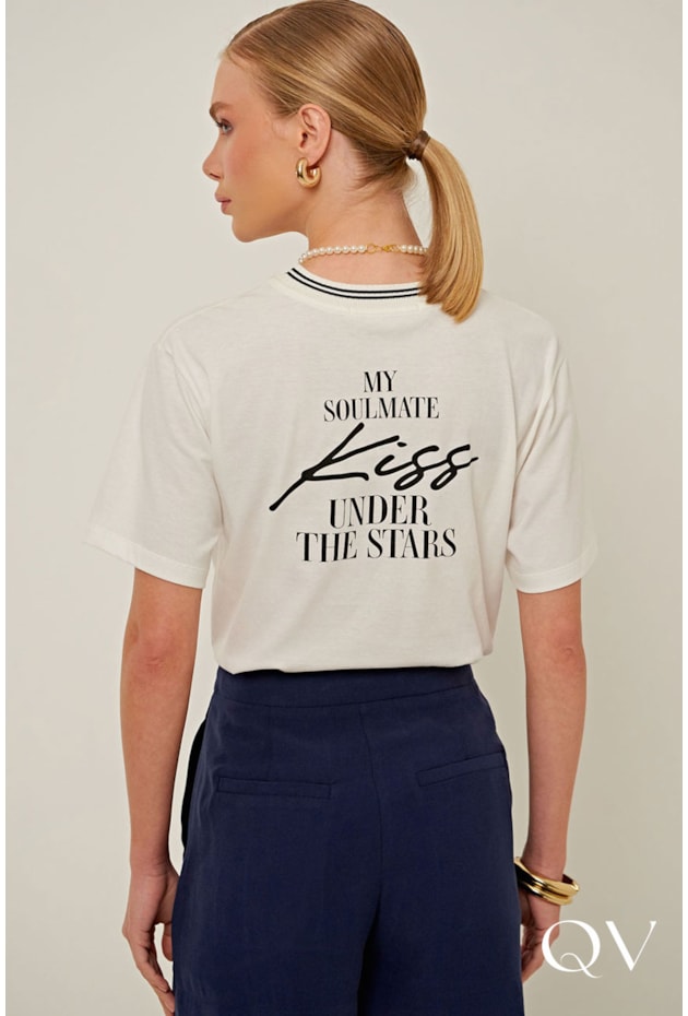 CAMISETA EM MEIA MALHA SILK E BORDADO OFF - LINDA DE MORRER CAMISETA EM MEIA MALHA SILK E BORDADO OFF - LINDA DE MORRER