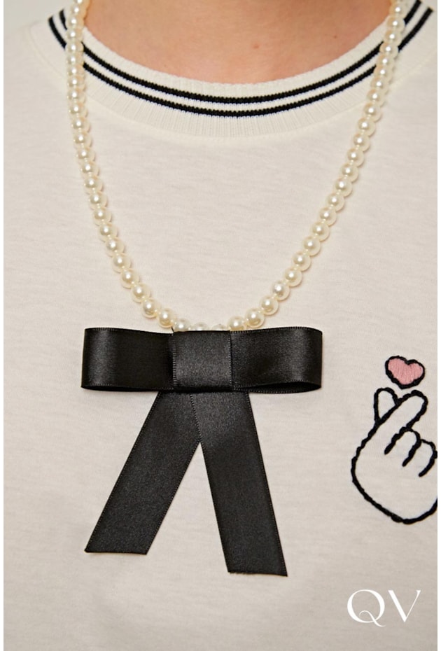 CAMISETA EM MEIA MALHA SILK E BORDADO OFF - LINDA DE MORRER CAMISETA EM MEIA MALHA SILK E BORDADO OFF - LINDA DE MORRER