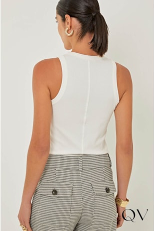 CAMISETA REGATA EM RIBANA DE VISCOSE OFF - LINDA DE MORRER