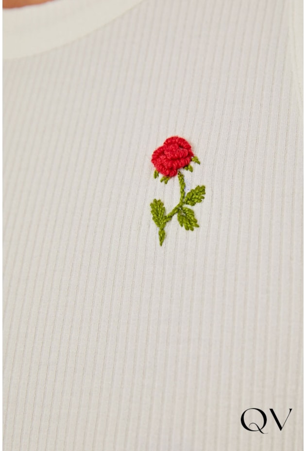 CAMISETA REGATA EM RIBANA DE VISCOSE OFF - LINDA DE MORRER