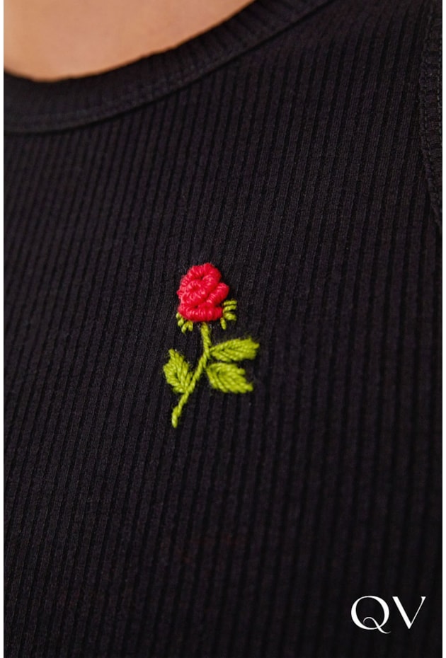 CAMISETA REGATA EM RIBANA DE VISCOSE PRETO - LINDA DE MORRER