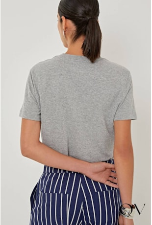 CAMISETA SILK EM MALHA GAZE CINZA - LINDA DE MORRER CAMISETA SILK EM MALHA GAZE CINZA - LINDA DE MORRER