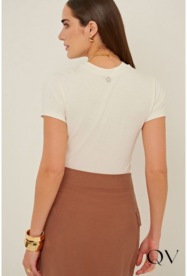 CAMISETA SLIM EM MALHA DE VISCOSE OFF WHITE - LINDA DE MORRER