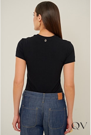 CAMISETA SLIM EM MALHA DE VISCOSE PRETO - LINDA DE MORRER CAMISETA SLIM EM MALHA DE VISCOSE PRETO - LINDA DE MORRER
