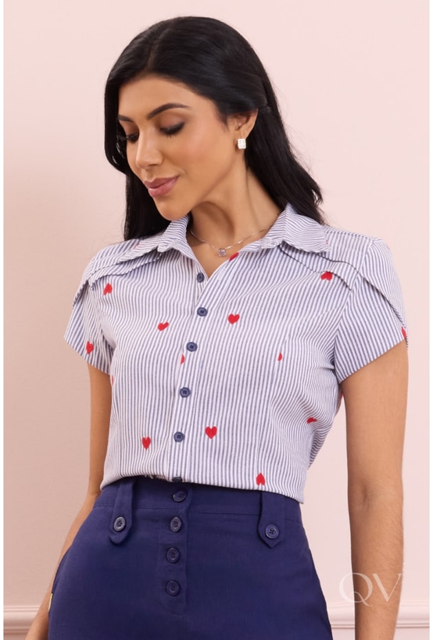 CAMISETE COM BORDADO DE CORAÇÃO EM ALGODÃO LISTRADO AZUL - PURO SHARMY