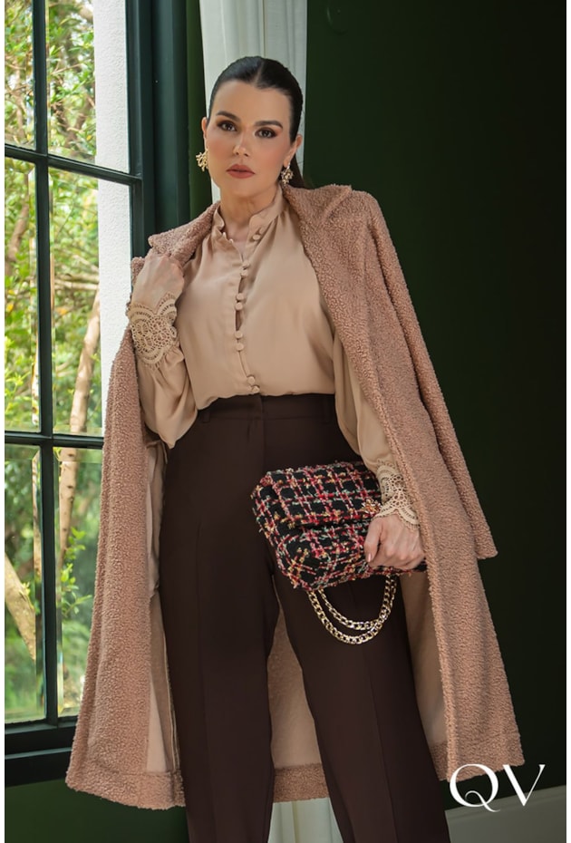 CASACO TECIDO TEDDY COM BOLSOS BEGE - LUZIA FAZZOLLI CASACO TECIDO TEDDY COM BOLSOS BEGE - LUZIA FAZZOLLI