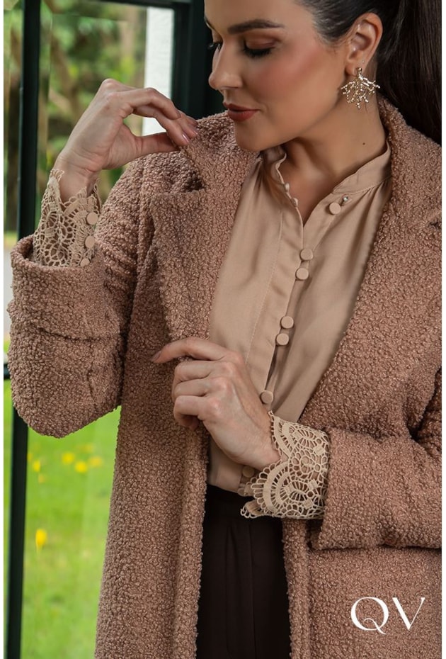 CASACO TECIDO TEDDY COM BOLSOS BEGE - LUZIA FAZZOLLI CASACO TECIDO TEDDY COM BOLSOS BEGE - LUZIA FAZZOLLI