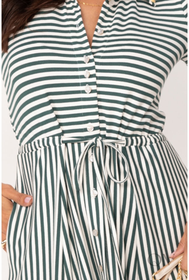 CHEMISE MIDI LISTRADO EM VISCOCREPE VERDE OLIVA - LEKAZIS