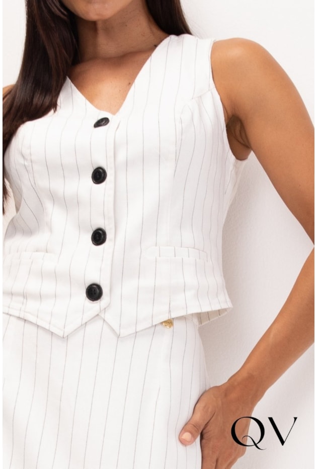 COLETE EM RISCA DE GIZ OFF WHITE - LEKAZIS COLETE EM RISCA DE GIZ OFF WHITE - LEKAZIS