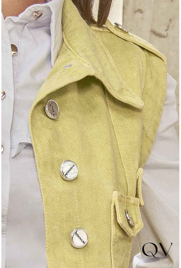 COLETE SARJA COLOR BOLSOS VERDE - TITANIUM JEANS COLETE SARJA COLOR BOLSOS VERDE - TITANIUM JEANS