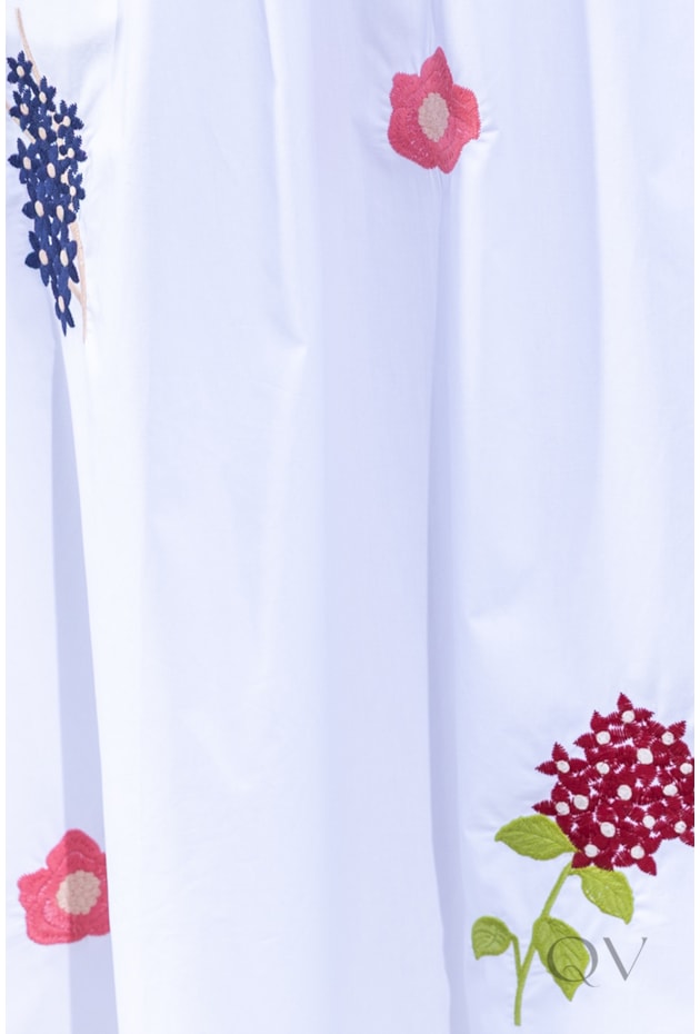 CONJUNTO COM BORDADO EVASÊ EM TRICOLINE BRANCO - LUZIA FAZZOLLI