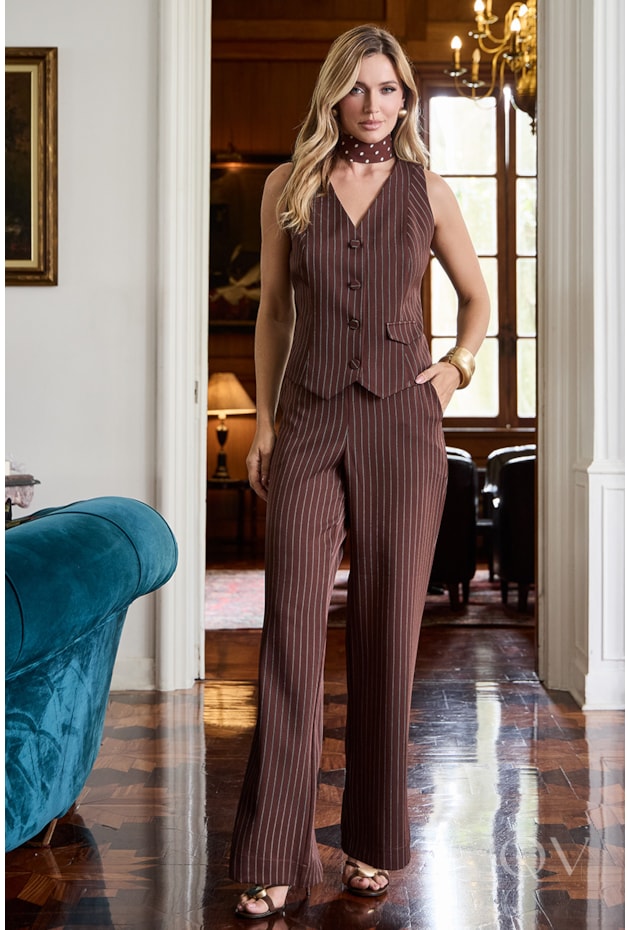 CONJUNTO COM COLETE LISTRADO EM ALFAIATARIA MARROM - LUZIA FAZZOLLI