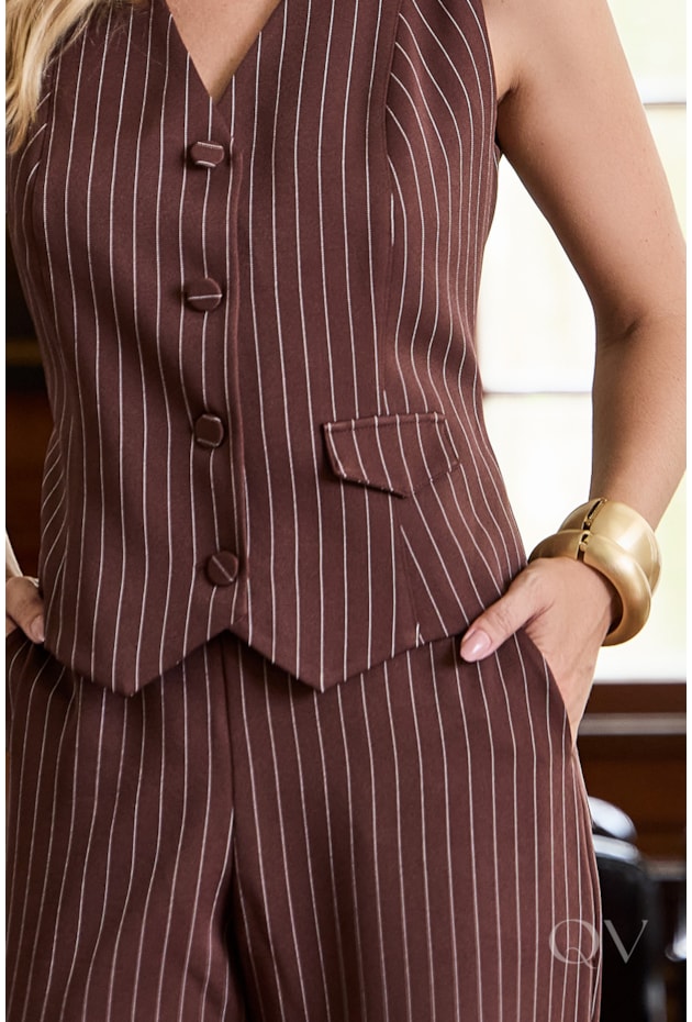 CONJUNTO COM COLETE LISTRADO EM ALFAIATARIA MARROM - LUZIA FAZZOLLI