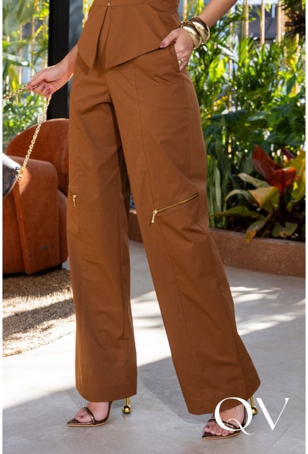 CONJUNTO COM ZÍPER FRONTAL EM SARJA MARROM - LUZIA FAZZOLLI