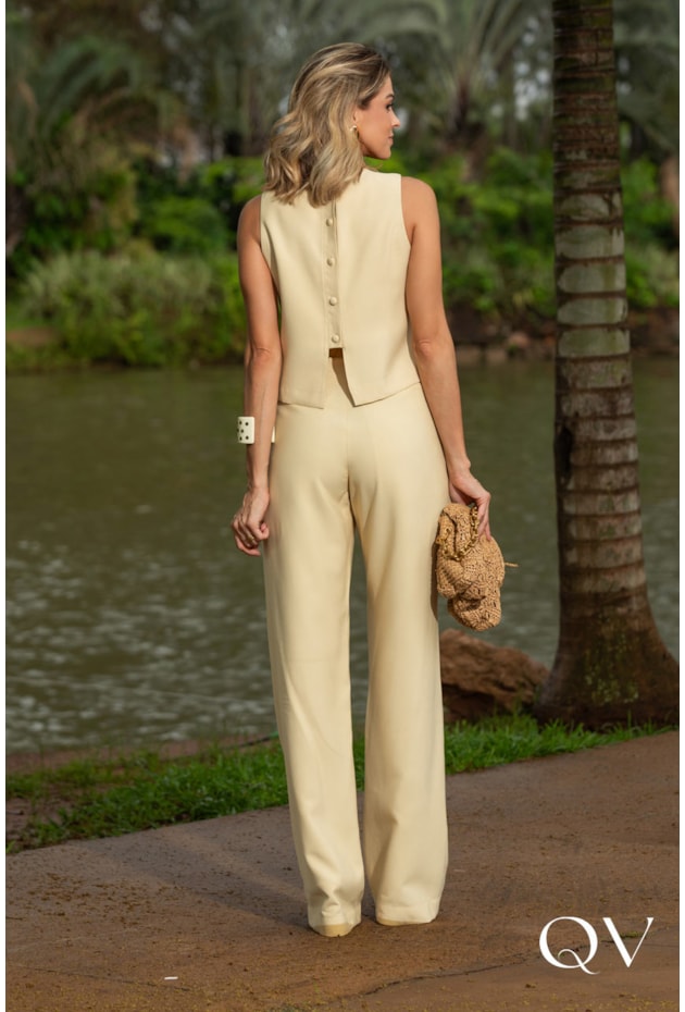 CONJUNTO EM ALFAIATARIA BORDADO BEGE CLARO - LUZIA FAZZOLLI CONJUNTO EM ALFAIATARIA BORDADO BEGE CLARO - LUZIA FAZZOLLI