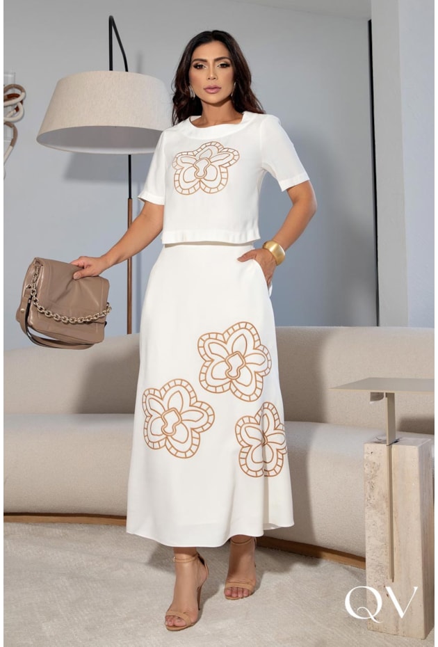CONJUNTO EM ALFAIATARIA BORDADO DE ORQUÍDEA OFF - LUZIA FAZZOLLI CONJUNTO EM ALFAIATARIA BORDADO DE ORQUÍDEA OFF - LUZIA FAZZOLLI