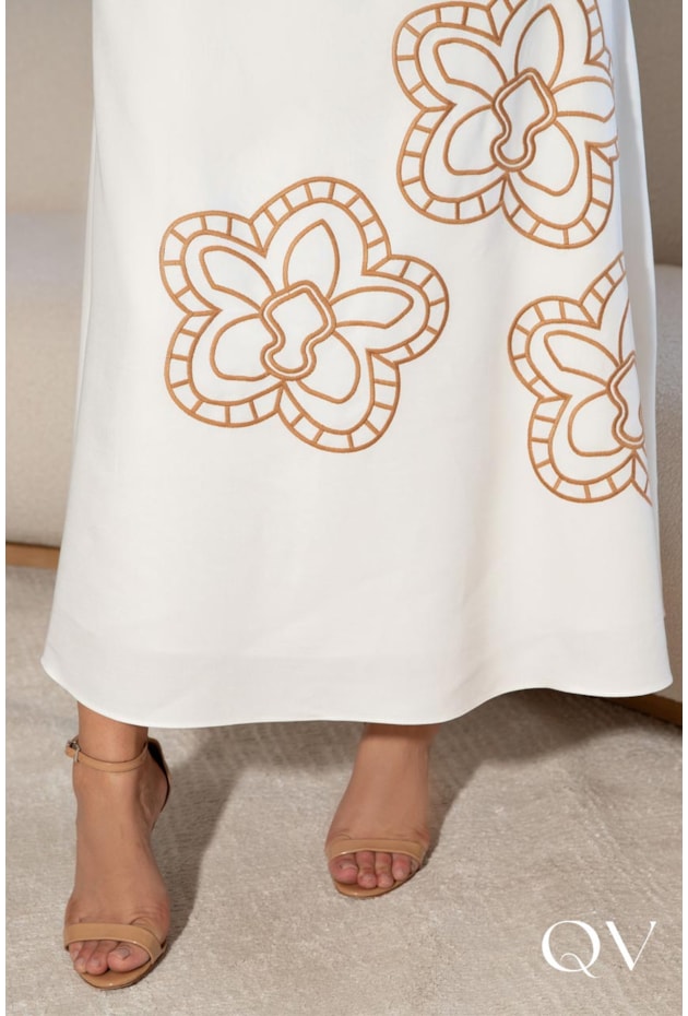 CONJUNTO EM ALFAIATARIA BORDADO DE ORQUÍDEA OFF - LUZIA FAZZOLLI CONJUNTO EM ALFAIATARIA BORDADO DE ORQUÍDEA OFF - LUZIA FAZZOLLI