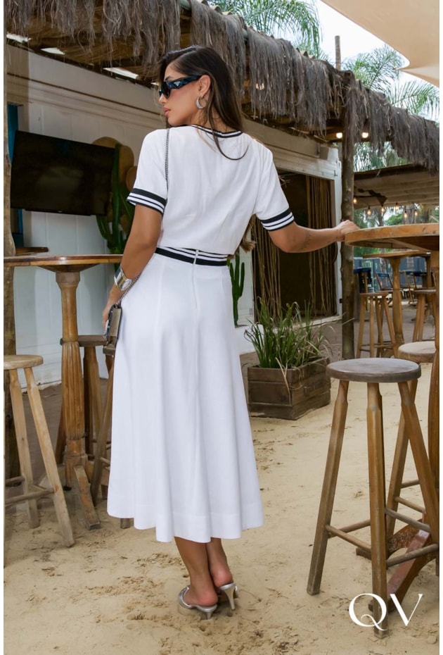 CONJUNTO EM LINHO DETALHE RETILÍNEA OFF - LUZIA FAZZOLLI CONJUNTO EM LINHO DETALHE RETILÍNEA OFF - LUZIA FAZZOLLI