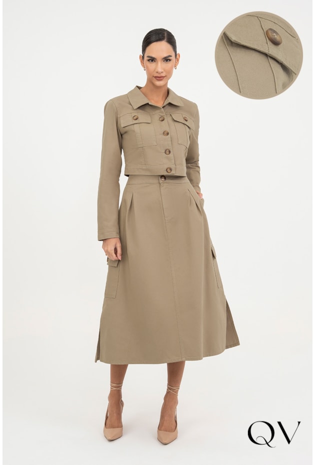 JAQUETA JEANS BOLSOS FRONTAL CÁQUI - VIA TOLENTINO JAQUETA JEANS BOLSOS FRONTAL CÁQUI - VIA TOLENTINO