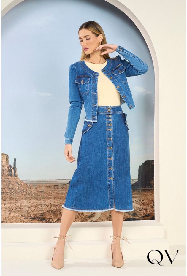 JAQUETA JEANS COM BARRA DESFIADA - VIA TOLENTINO JAQUETA JEANS COM BARRA DESFIADA - VIA TOLENTINO