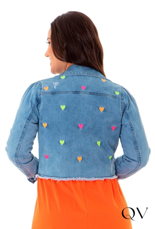 JAQUETA JEANS COM BORDADO DE CORAÇÕES AZUL CLARO - HAPUK JAQUETA JEANS COM BORDADO DE CORAÇÕES AZUL CLARO - HAPUK
